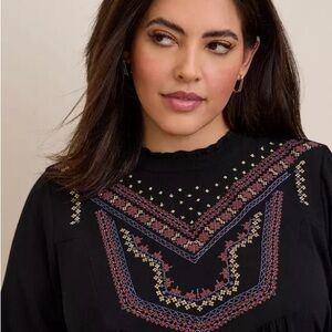 Torrid crinkle gauze relaxed embroidered blouse size 3X